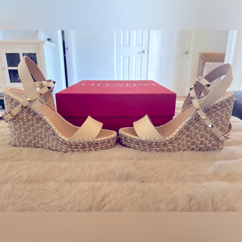 Beautiful Valentino by Garavani Wedge Espadrillas. Size 10US.